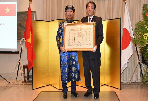 Former Director of Foreign Investment Agency received Order of the Rising Sun